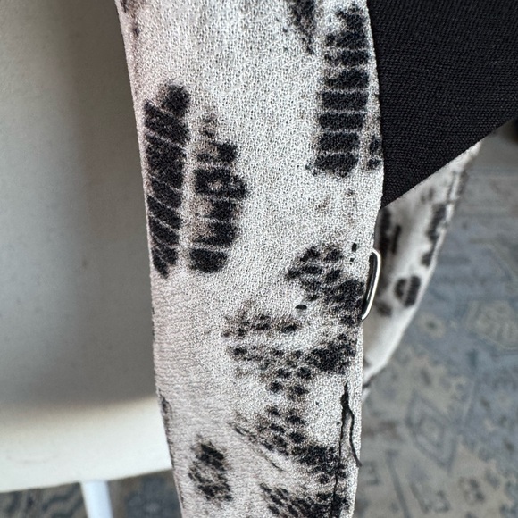 NWT** BCBGMAXAZRIA Guy Print Blazer Cropped
Business Black/Comb Medium - Picture 6 of 9